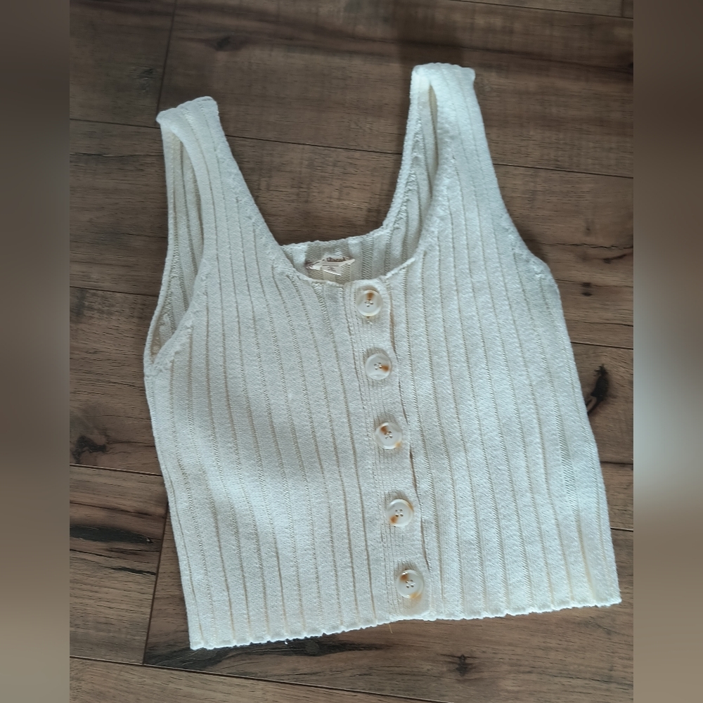Cream Top - Picture 2 of 3
